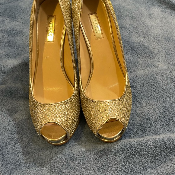 Guess Gold metallic sequin peep toe stiletto 8 - Picture 2 of 8